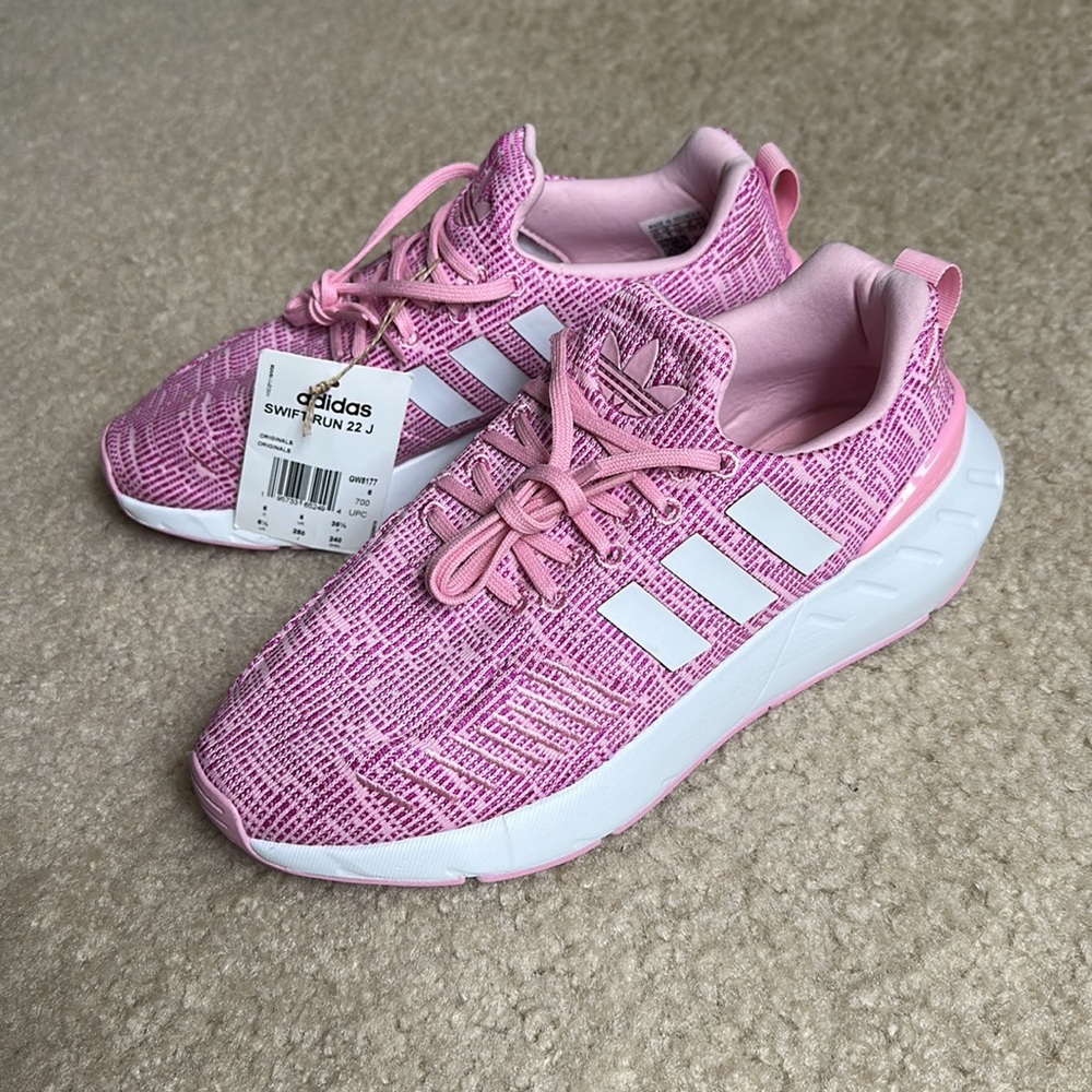 Adidas Swift Run 22 sneakers